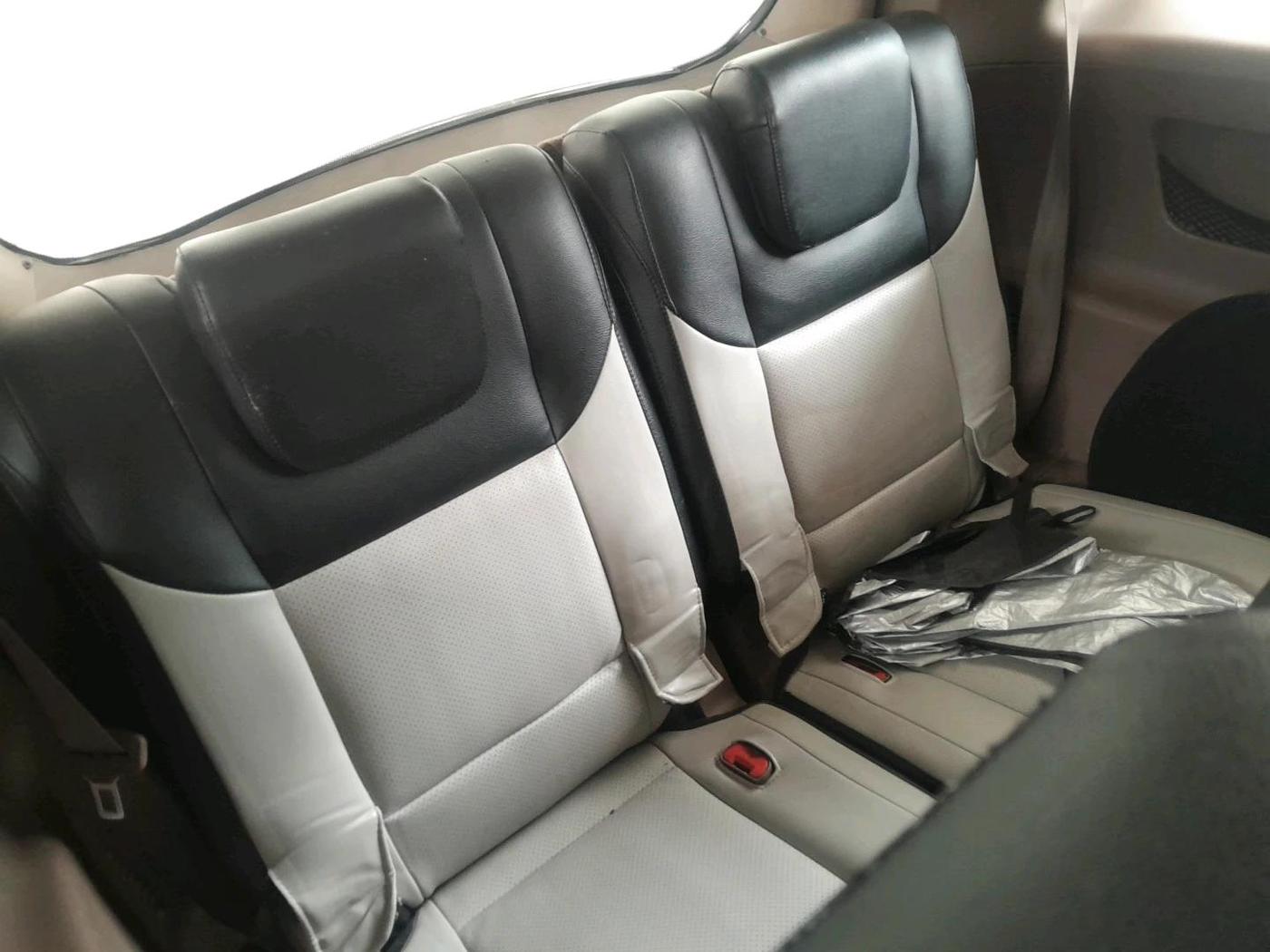 2012 Mahindra XUV500 W8, Diesel, Manual, 1,91,636 km, interior