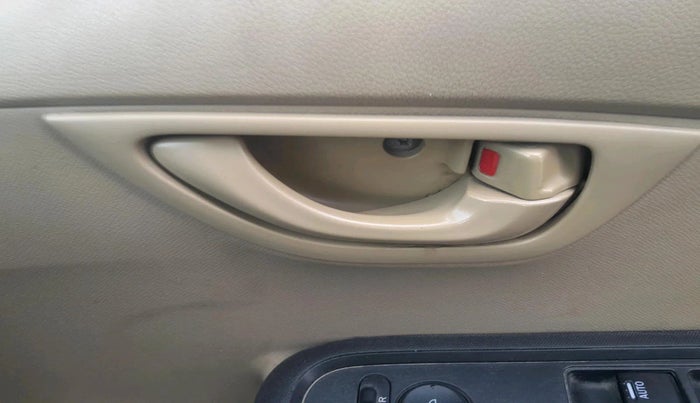 2015 Honda Mobilio 1.5L I-DTEC S, Diesel, Manual, 1,76,574 km, interior