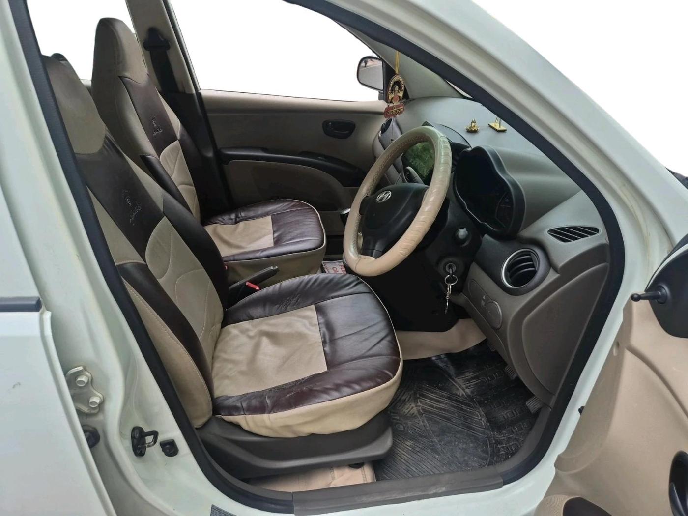 2013 Hyundai i10 ERA 1.1, Petrol, Manual, 1,22,759 km, interior