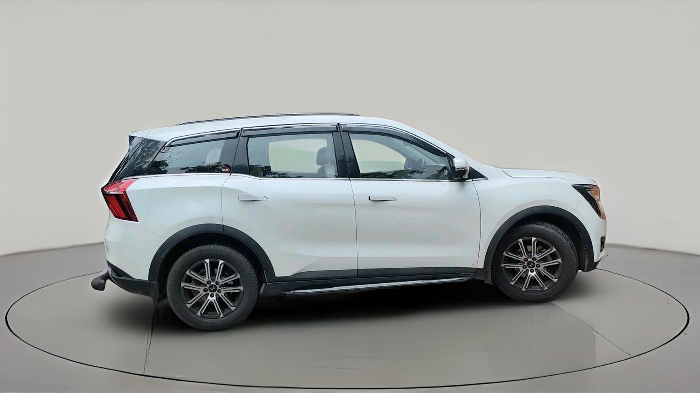 2024 Mahindra XUV700 AX 7 LUXURY P AT 7 STR, Petrol, Automatic, 11,489 km, exterior
