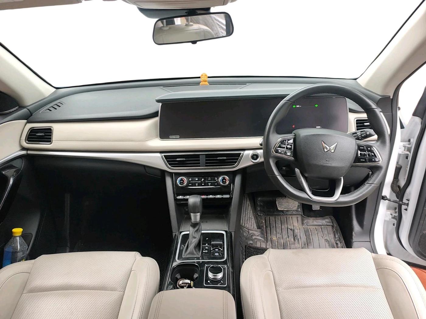2024 Mahindra XUV700 AX 7 LUXURY P AT 7 STR, Petrol, Automatic, 11,489 km, interior