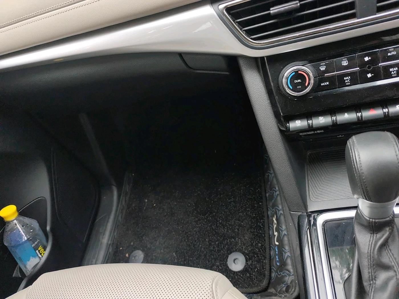 2024 Mahindra XUV700 AX 7 LUXURY P AT 7 STR, Petrol, Automatic, 11,489 km, interior