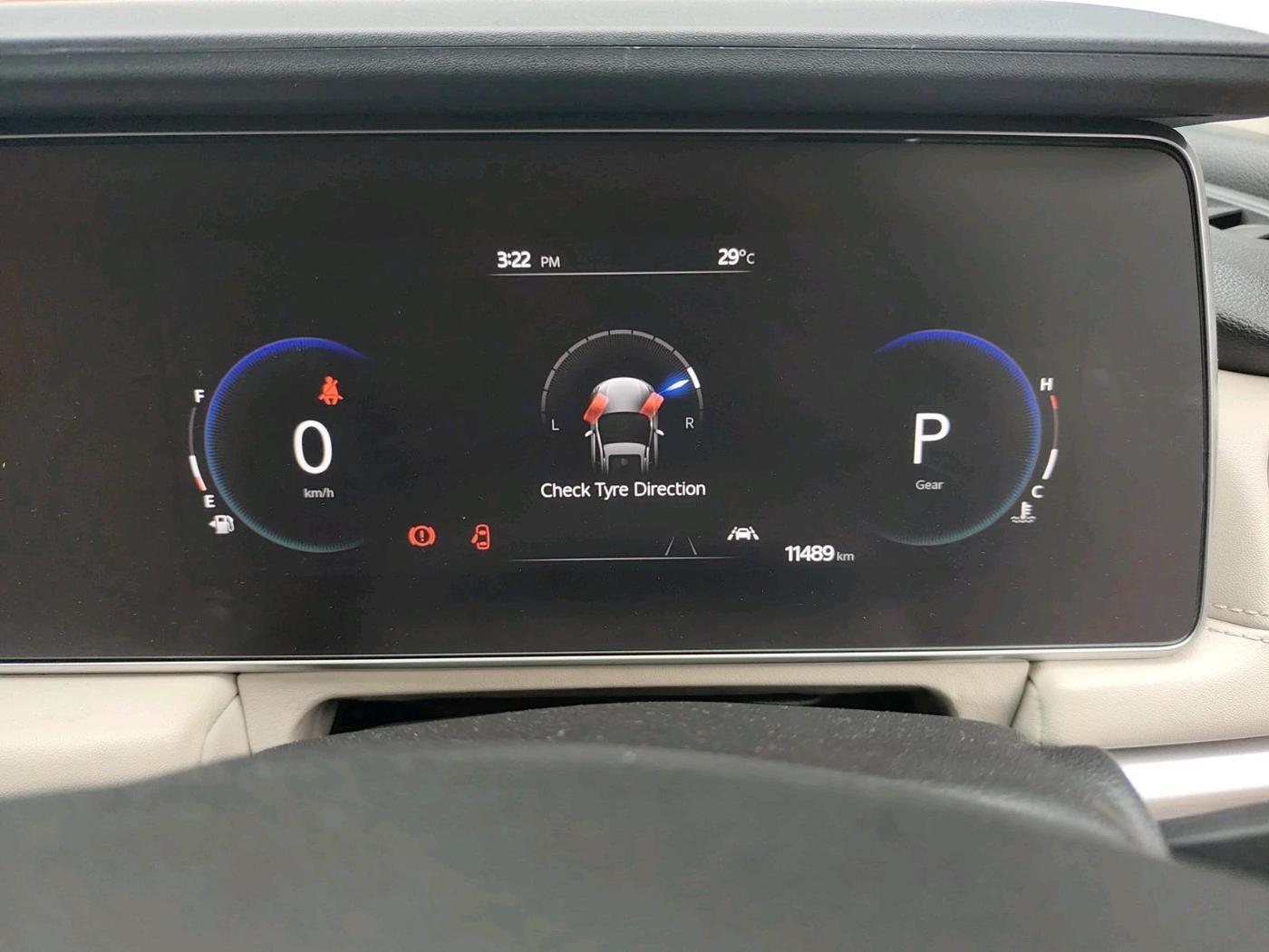 2024 Mahindra XUV700 AX 7 LUXURY P AT 7 STR, Petrol, Automatic, 11,489 km, interior