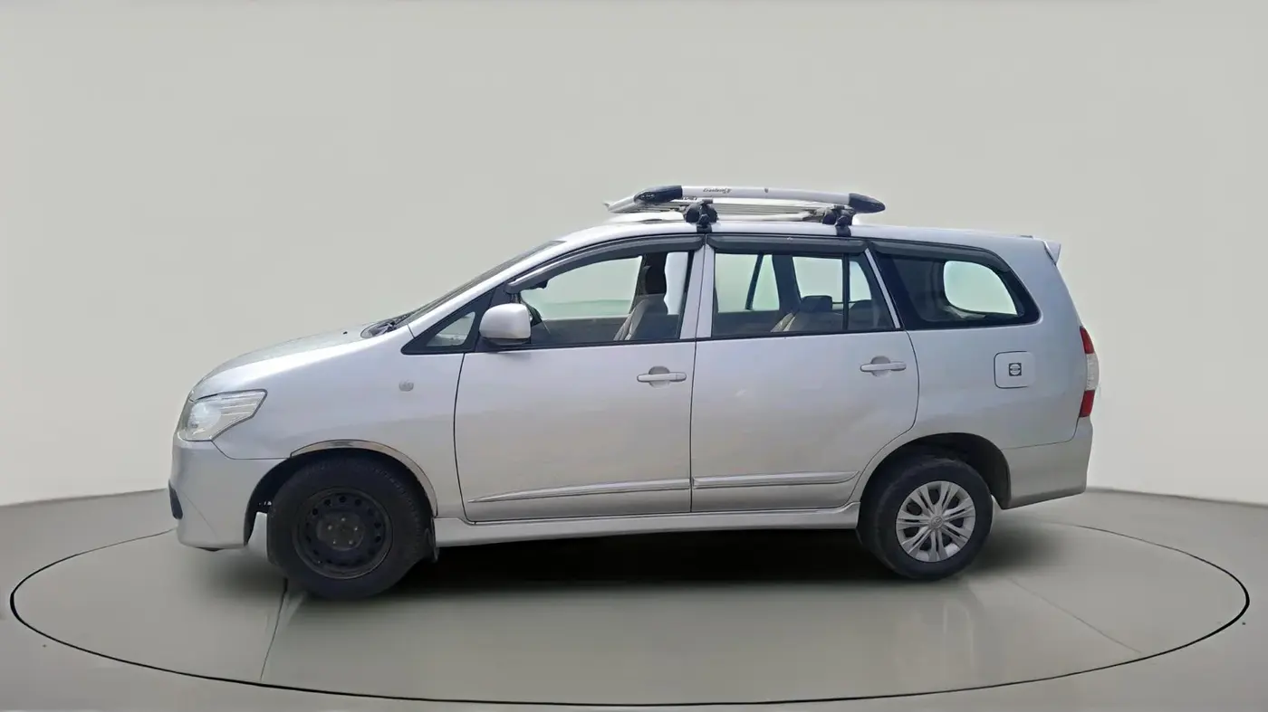 2013 Toyota Innova 2.5 GX 8 STR, Diesel, Manual, 1,71,570 km, exterior