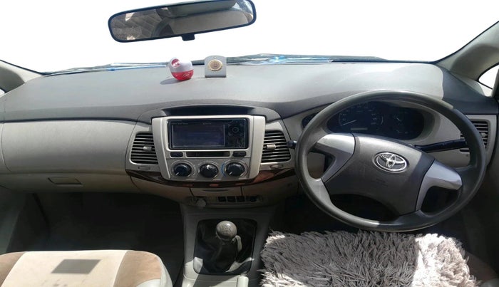 2013 Toyota Innova 2.5 GX 8 STR, Diesel, Manual, 1,71,570 km, interior
