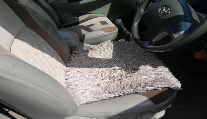 2013 Toyota Innova 2.5 GX 8 STR, Diesel, Manual, 1,71,570 km, interior