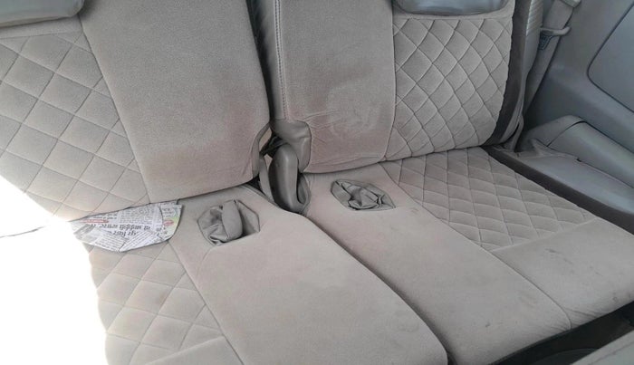 2013 Toyota Innova 2.5 GX 8 STR, Diesel, Manual, 1,71,570 km, interior