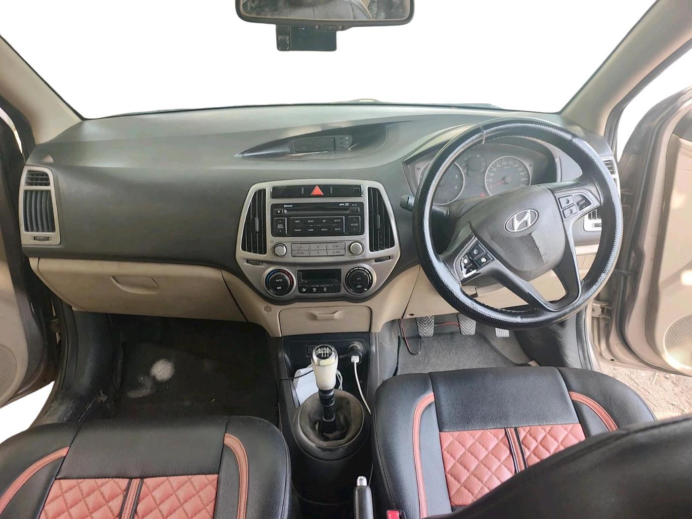 2013 Hyundai i20 SPORTZ 1.4 CRDI, Diesel, Manual, 1,80,568 km, interior