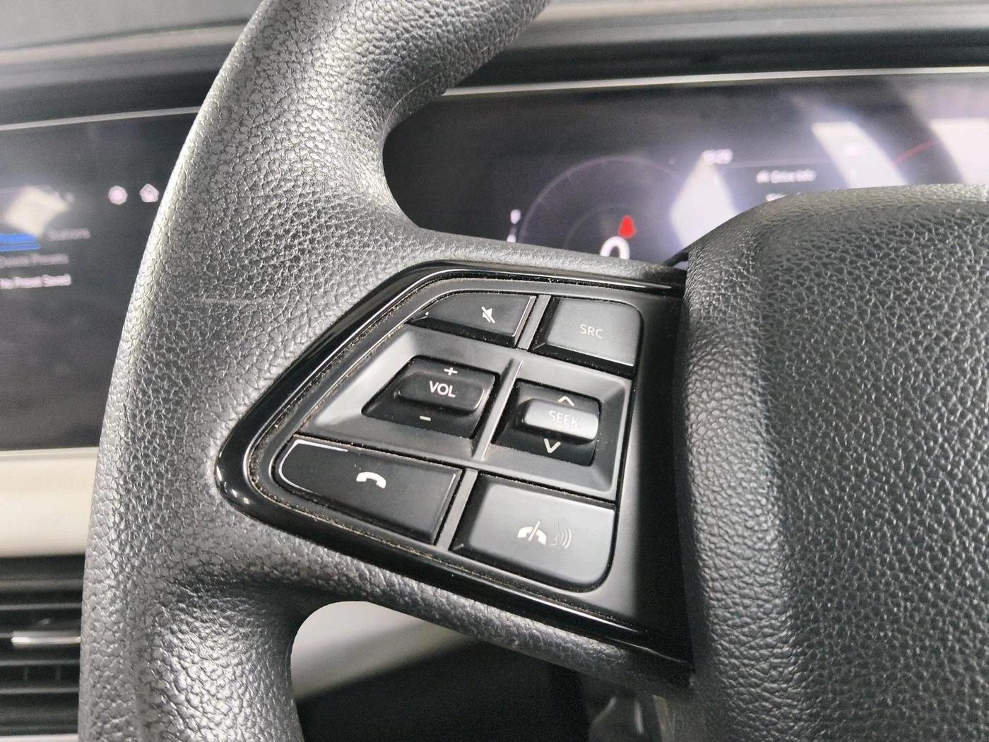 2022 Mahindra XUV700 AX 5 P MT 7 STR, Petrol, Manual, 81,754 km, interior
