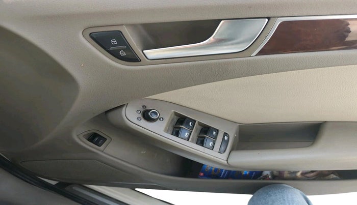 2011 Audi A4 2.0 TDI, Diesel, Automatic, 1,38,562 km, interior