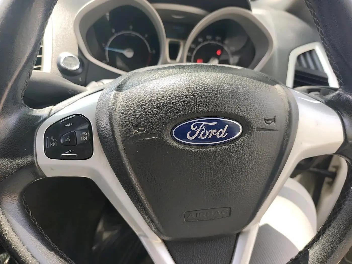 2015 Ford Ecosport TITANIUM 1.5L DIESEL, Diesel, Manual, 1,36,666 km, interior