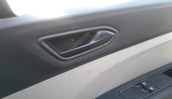 2021 Renault TRIBER RXL MT, CNG, Manual, 96,826 km, interior