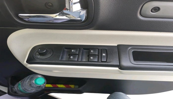 2024 Mahindra Thar Roxx MX5 Diesel MT 2WD, Diesel, Manual, 6,113 km, interior