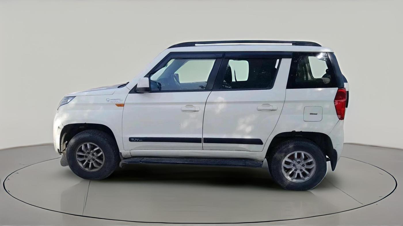 2016 Mahindra TUV300 T8 AMT, Diesel, Automatic, 92,401 km, exterior