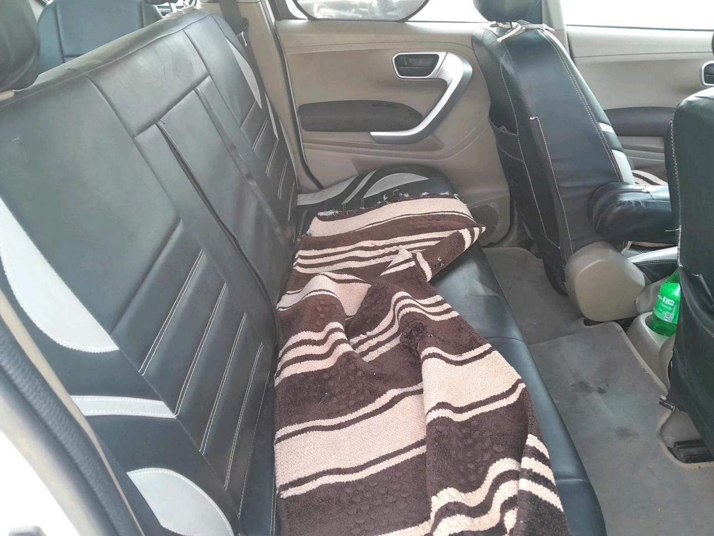 2016 Mahindra TUV300 T8 AMT, Diesel, Automatic, 92,401 km, interior