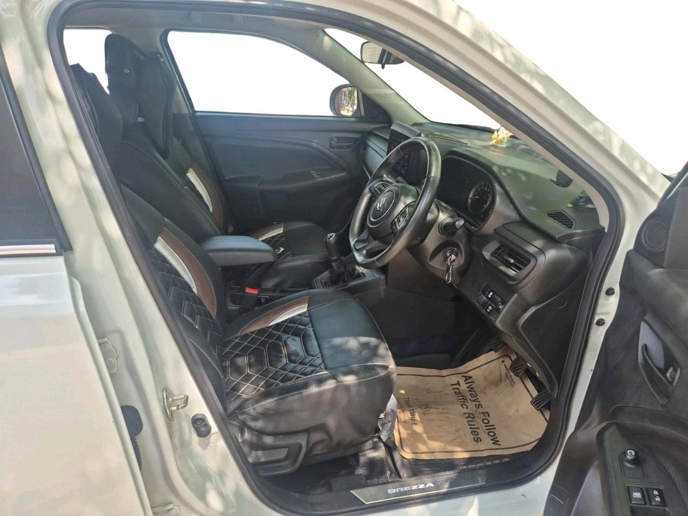 2022 Maruti BREZZA LXI SMART HYBRID, Petrol, Manual, 25,245 km, interior