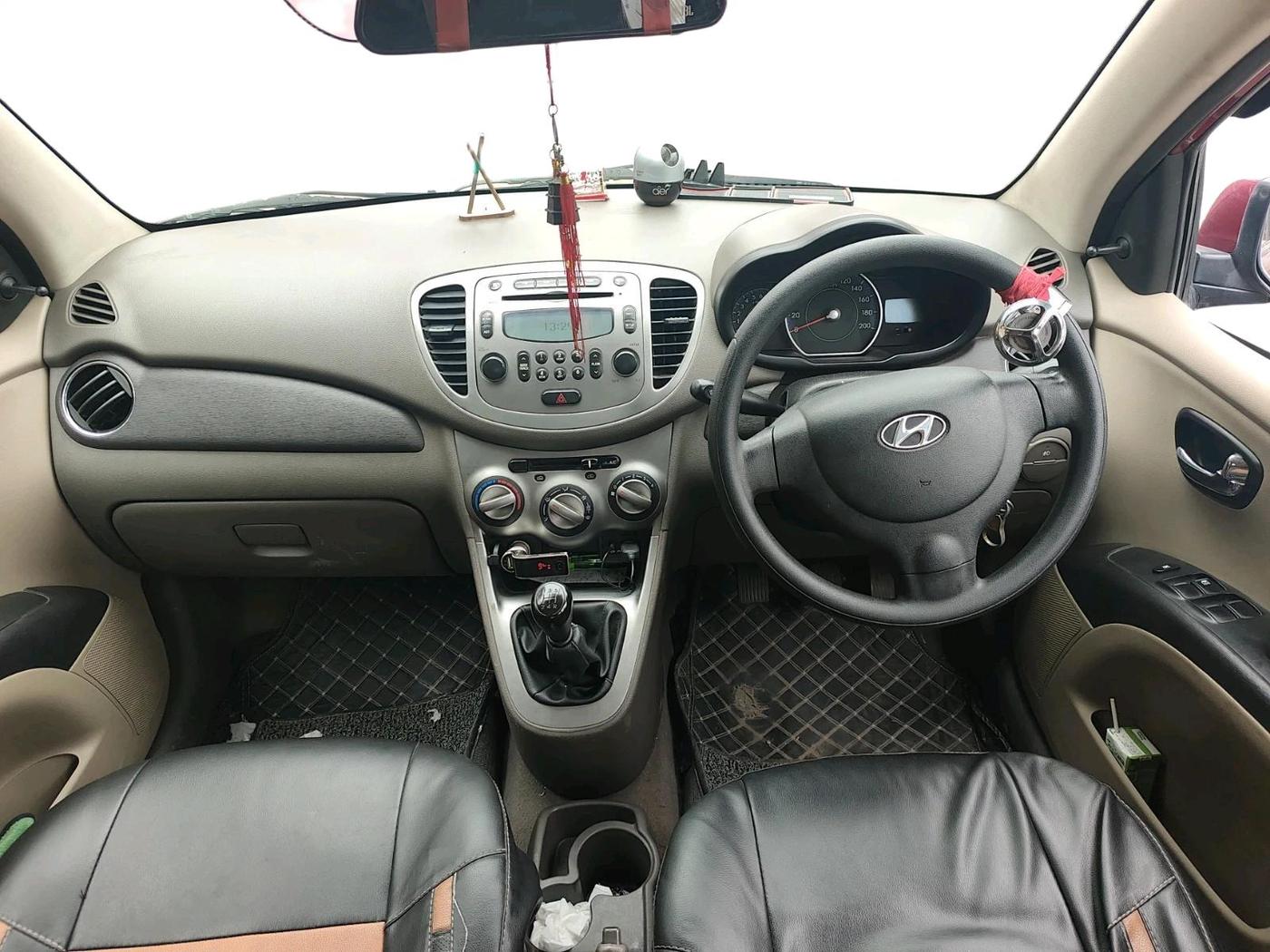 2016 Hyundai i10 SPORTZ 1.1, Petrol, Manual, 67,213 km, interior