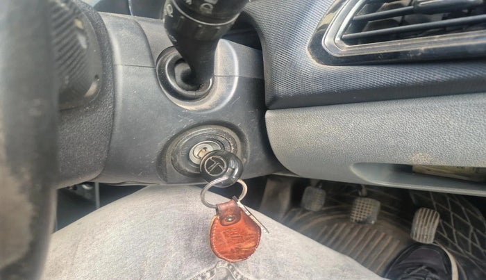 2018 Tata TIGOR XM (O) PETROL, CNG, Manual, 2,11,521 km, interior