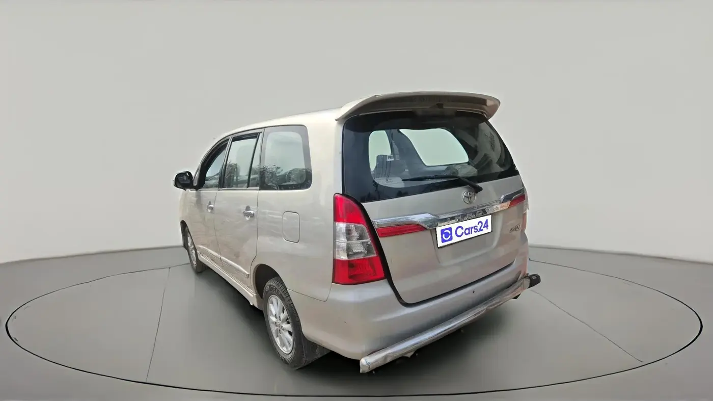 2014 Toyota Innova 2.5 VX 8 STR, Diesel, Manual, 1,36,218 km, exterior