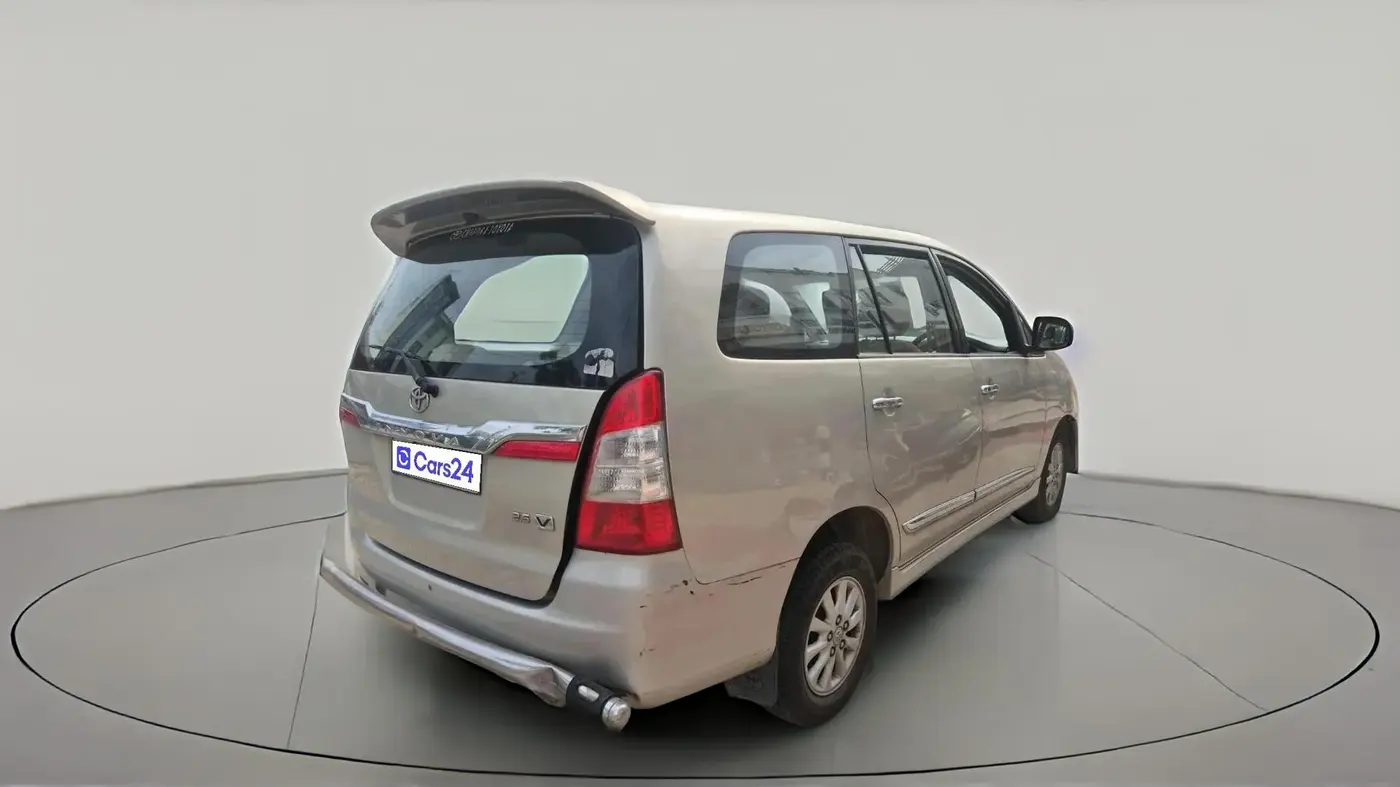 2014 Toyota Innova 2.5 VX 8 STR, Diesel, Manual, 1,36,218 km, exterior