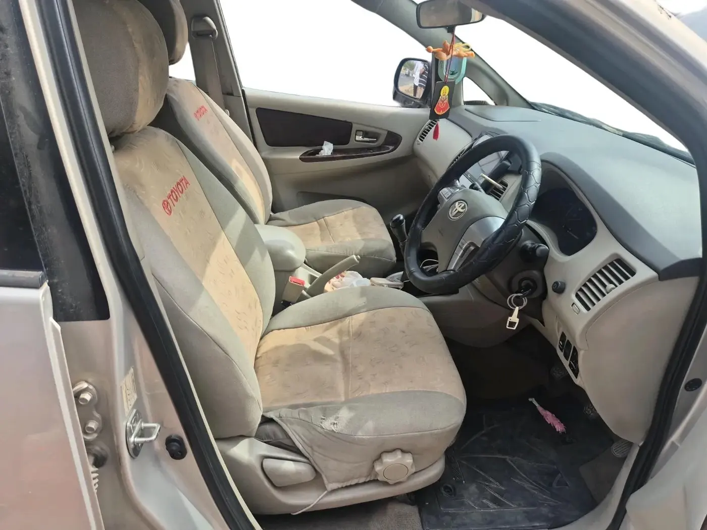 2014 Toyota Innova 2.5 VX 8 STR, Diesel, Manual, 1,36,218 km, interior