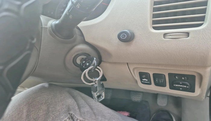 2014 Toyota Innova 2.5 VX 8 STR, Diesel, Manual, 1,36,218 km, interior