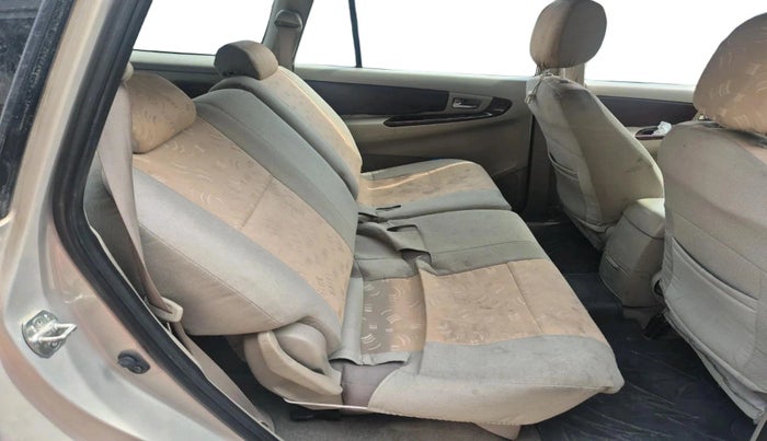 2014 Toyota Innova 2.5 VX 8 STR, Diesel, Manual, 1,36,218 km, interior