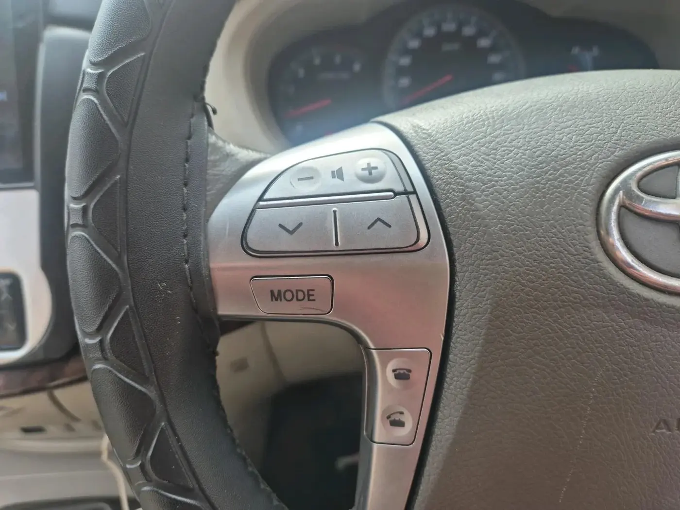 2014 Toyota Innova 2.5 VX 8 STR, Diesel, Manual, 1,36,218 km, interior