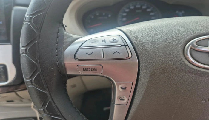 2014 Toyota Innova 2.5 VX 8 STR, Diesel, Manual, 1,36,218 km, interior