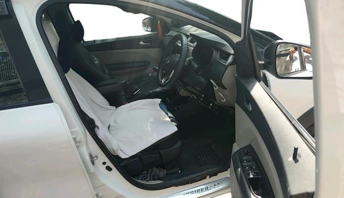 2023 Renault TRIBER RXZ AMT, CNG, Automatic, 41,375 km, interior