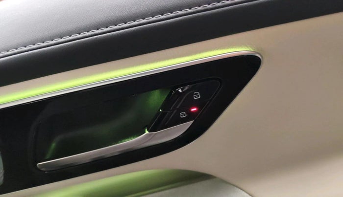 2023 Mercedes Benz GLC CLASS 300 4MATIC, Petrol, Automatic, 9,405 km, interior