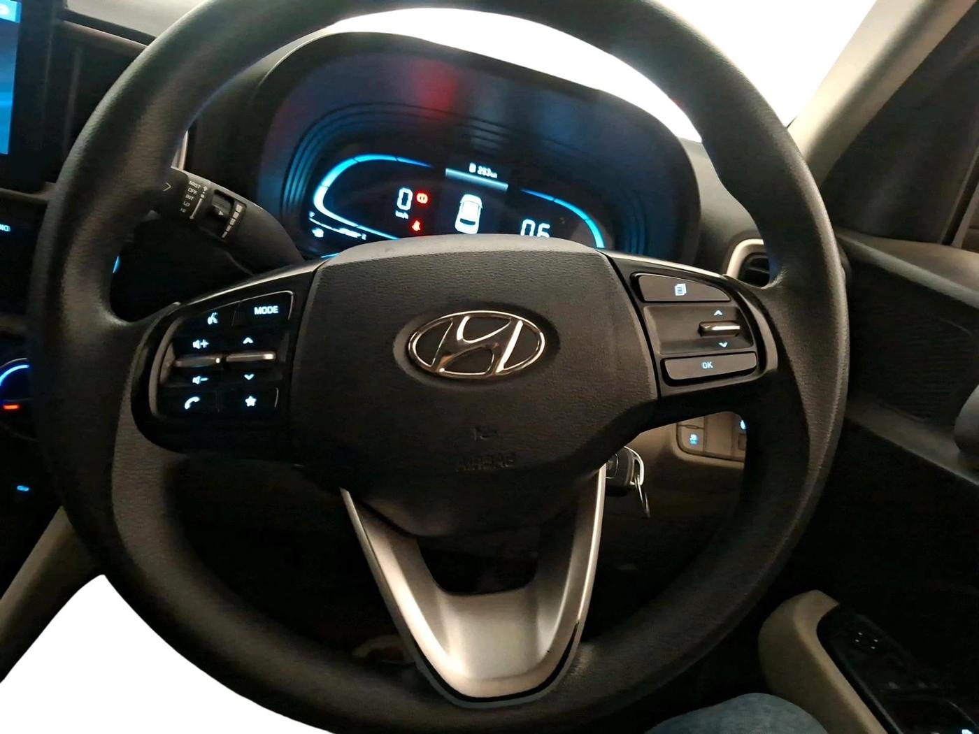 2022 Hyundai VENUE S(O) 1.2, Petrol, Manual, 33,246 km, interior