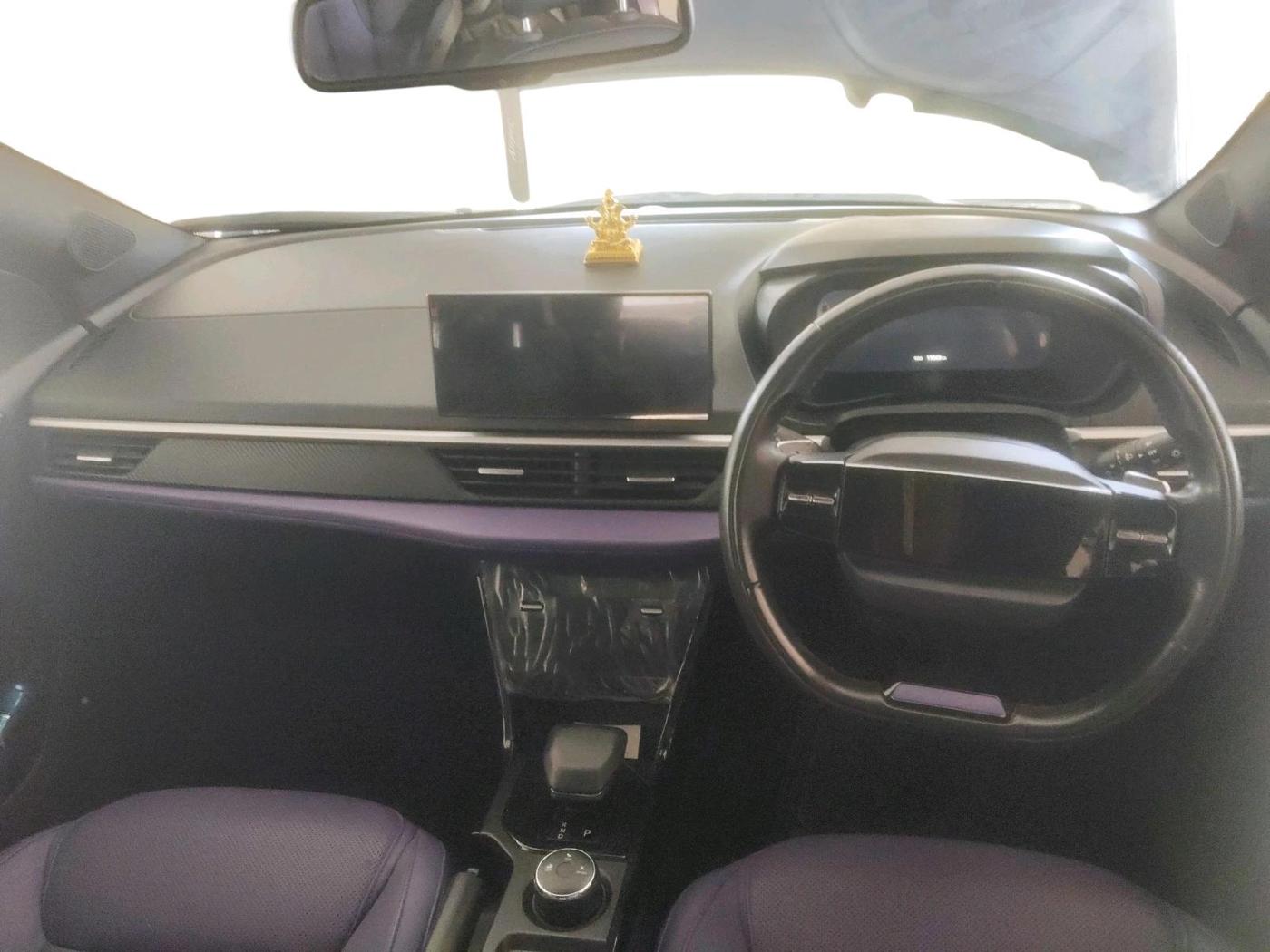 2023 Tata NEXON FEARLESS PURPLE + SUNROOF DCA DUAL TONE 1.2 PETROL, Petrol, Automatic, 19,369 km, interior