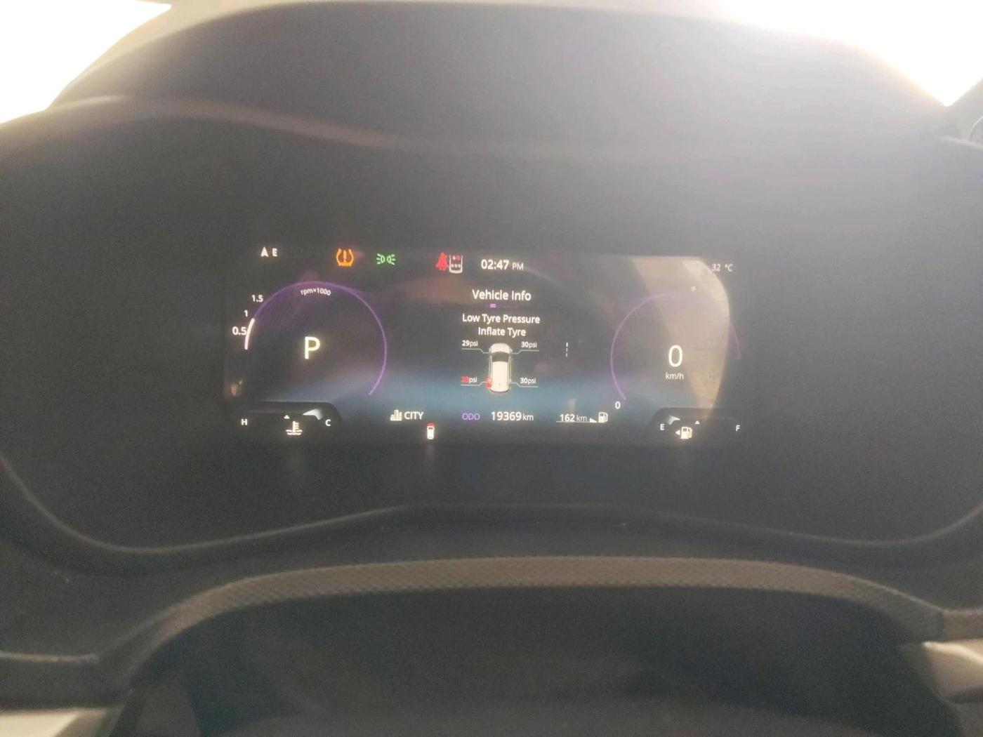 2023 Tata NEXON FEARLESS PURPLE + SUNROOF DCA DUAL TONE 1.2 PETROL, Petrol, Automatic, 19,369 km, interior
