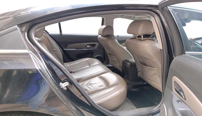 2010 Chevrolet Cruze LTZ, Diesel, Manual, 57,316 km, interior