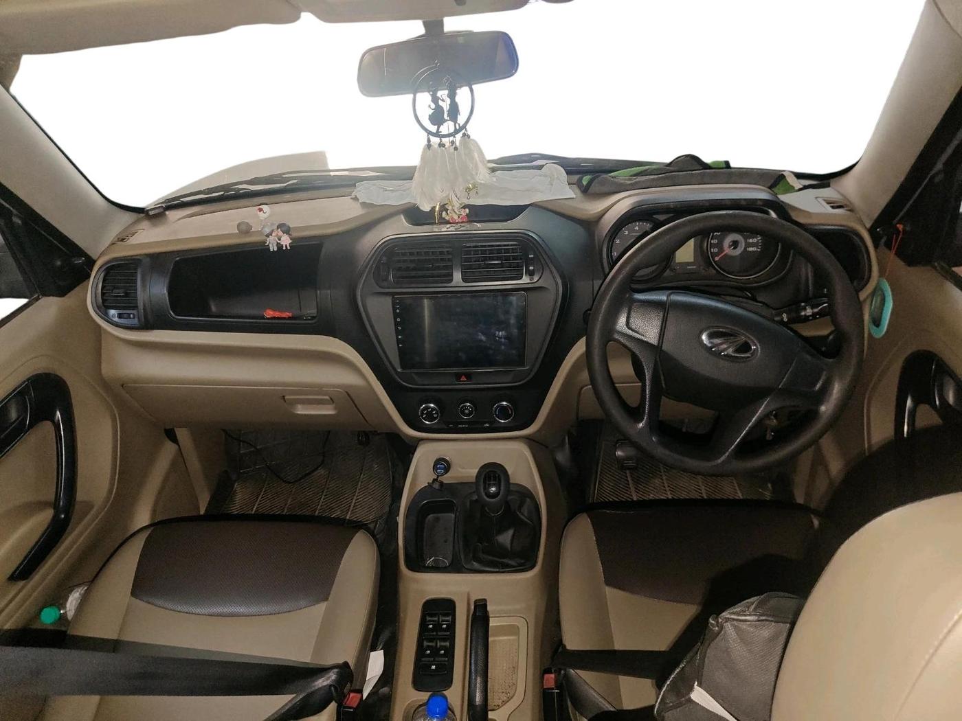 2016 Mahindra TUV300 T4, Diesel, Manual, 98,818 km, interior