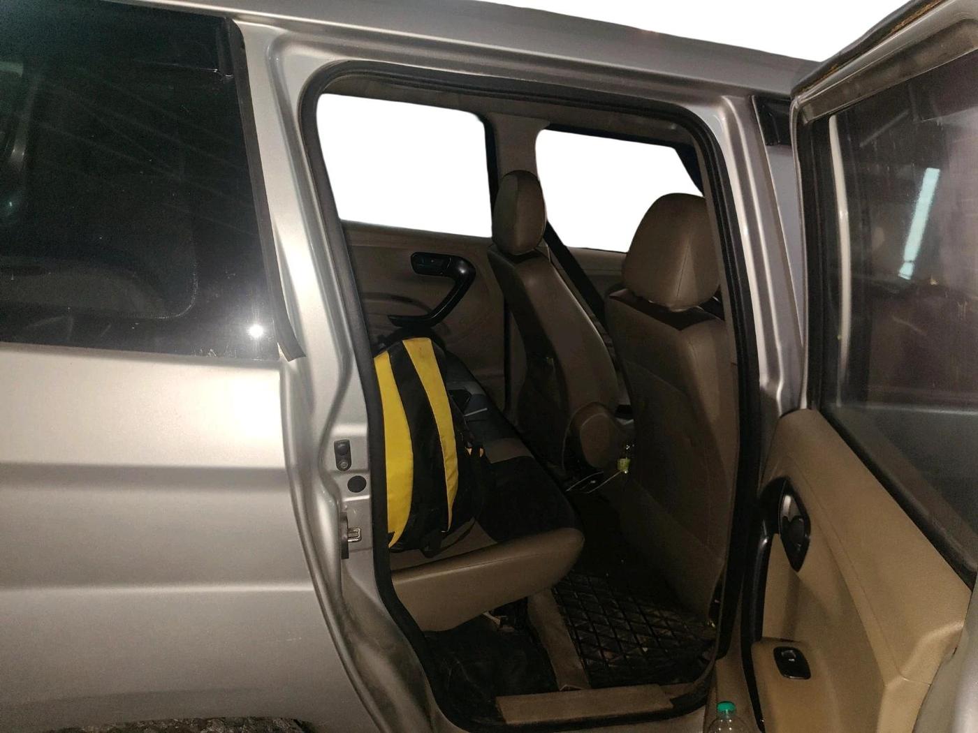 2016 Mahindra TUV300 T4, Diesel, Manual, 98,818 km, interior