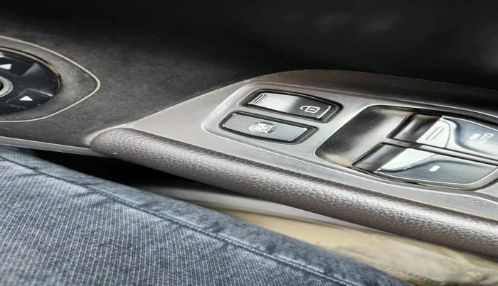 2014 Hyundai Santa Fe 2 WD, Diesel, Manual, 88,695 km, interior