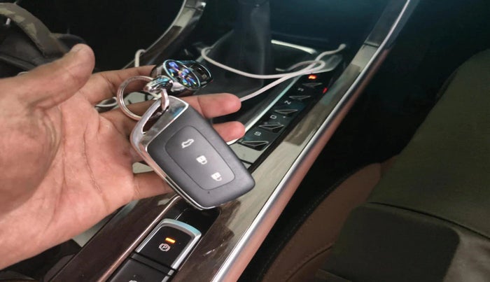 2024 MG HECTOR PLUS SHARP PRO 1.5 PETROL TURBO CVT 7 STR, Petrol, Automatic, 10,387 km, interior