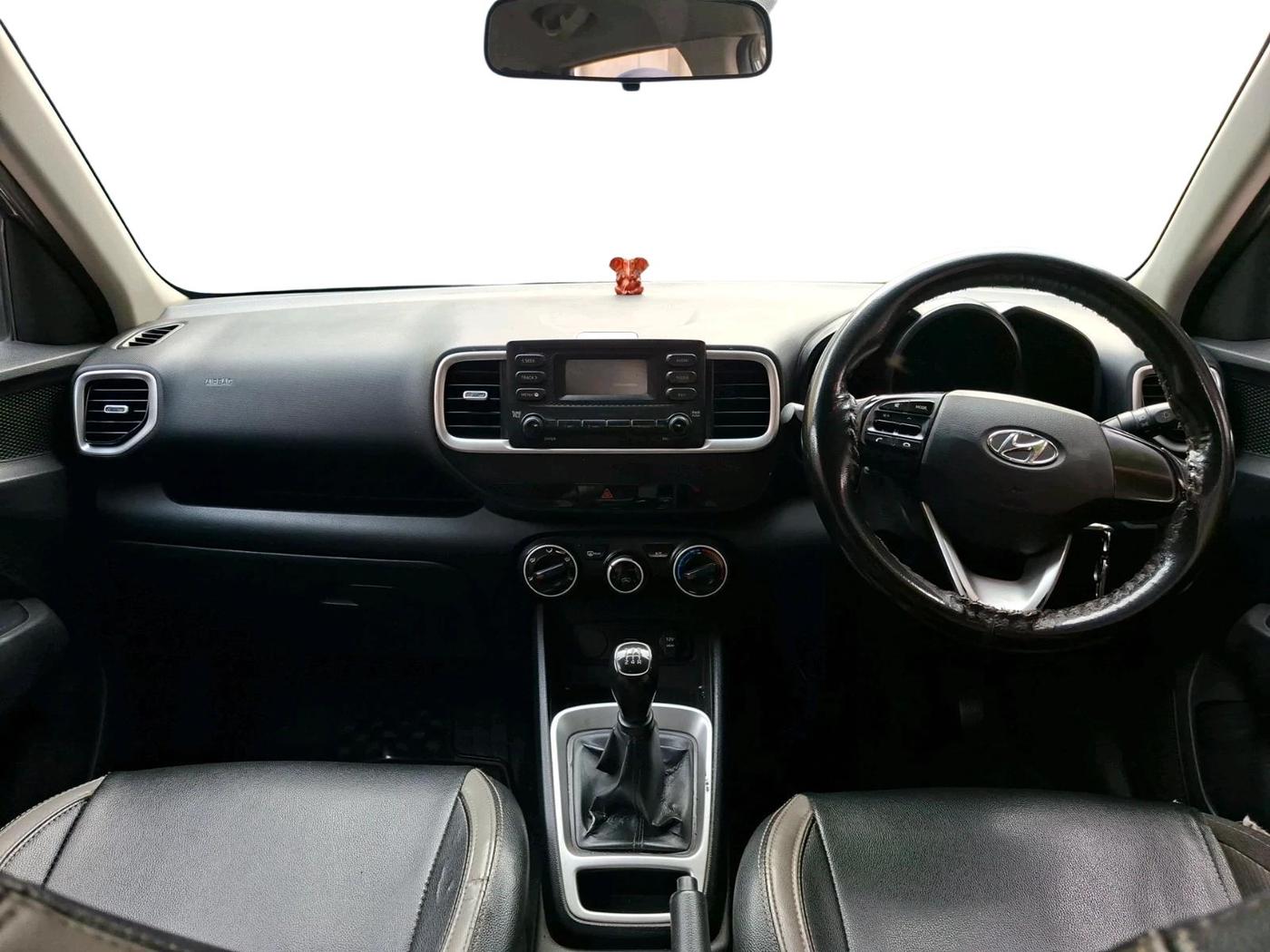 2019 Hyundai VENUE S 1.2, Petrol, Manual, 1,46,616 km, interior