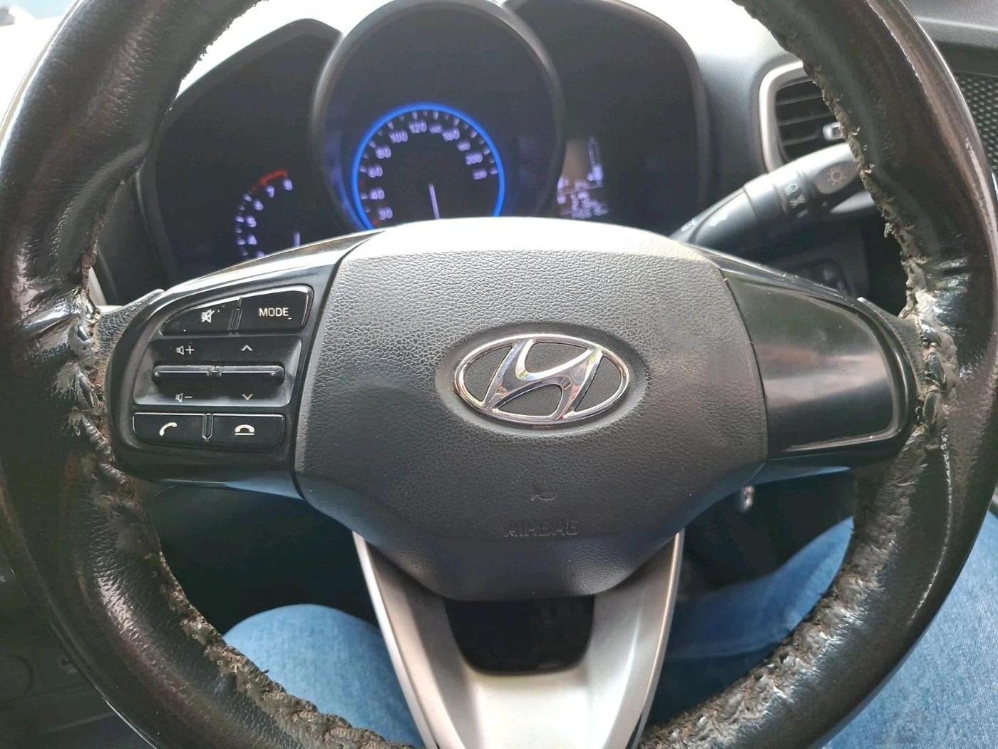 2019 Hyundai VENUE S 1.2, Petrol, Manual, 1,46,616 km, interior