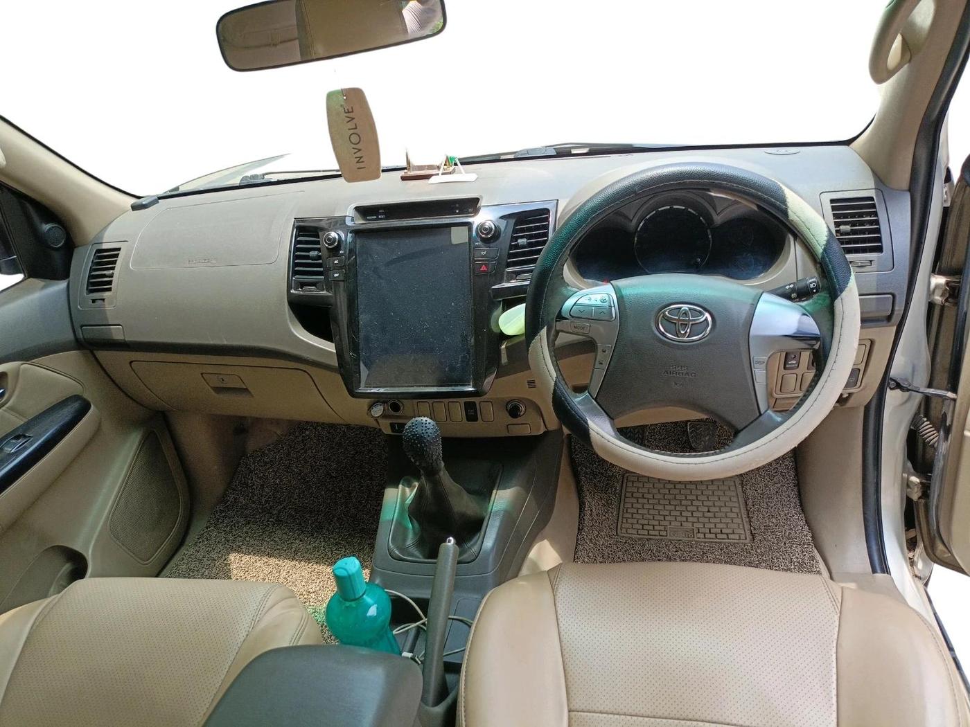 2012 Toyota Fortuner 3.0 4X2 MT, Diesel, Manual, 1,28,062 km, interior