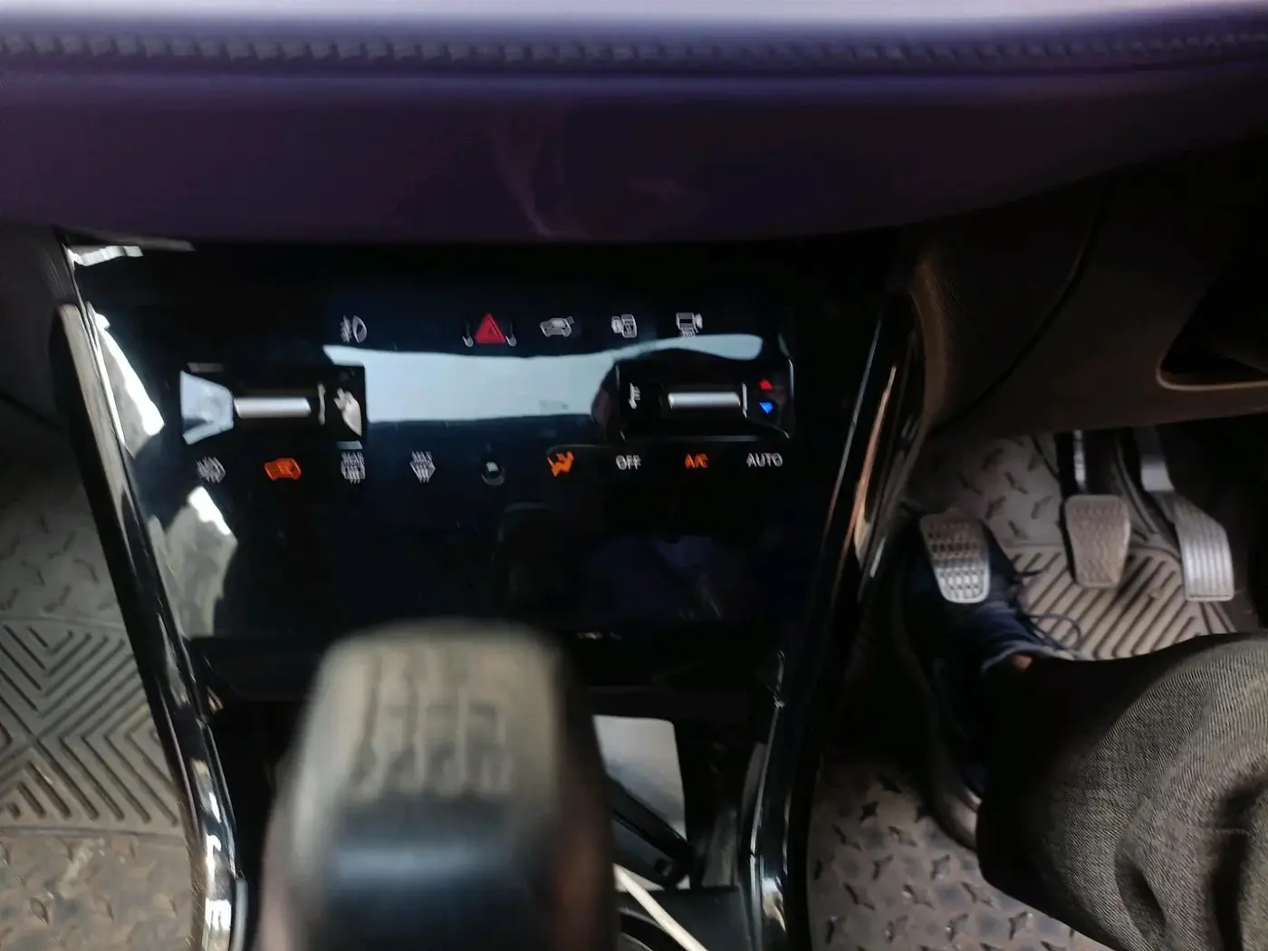 2023 Tata NEXON FEARLESS PURPLE + SUNROOF DUAL TONE 1.5 DIESEL, Diesel, Manual, 23,370 km, interior