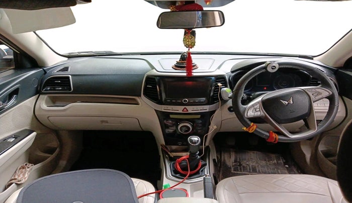 2023 Mahindra XUV300 W8 1.5 DIESEL, Diesel, Manual, 27,159 km, interior