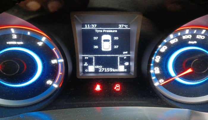 2023 Mahindra XUV300 W8 1.5 DIESEL, Diesel, Manual, 27,159 km, interior