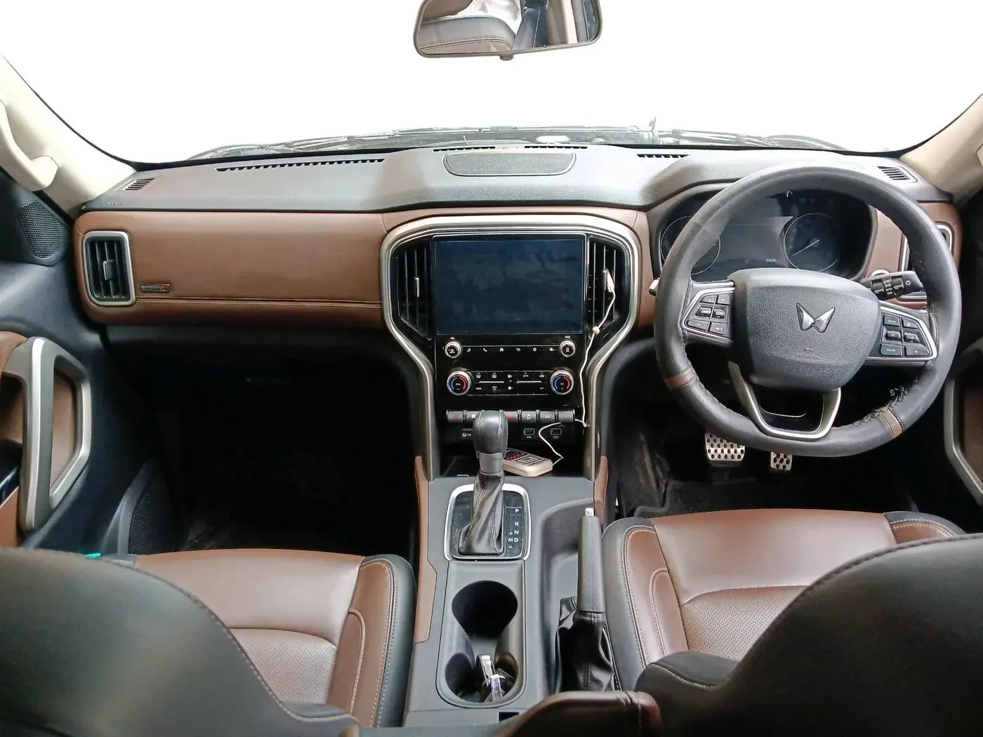 2023 Mahindra SCORPIO-N Z8 L PETROL AT 7 STR, Petrol, Automatic, 30,059 km, interior