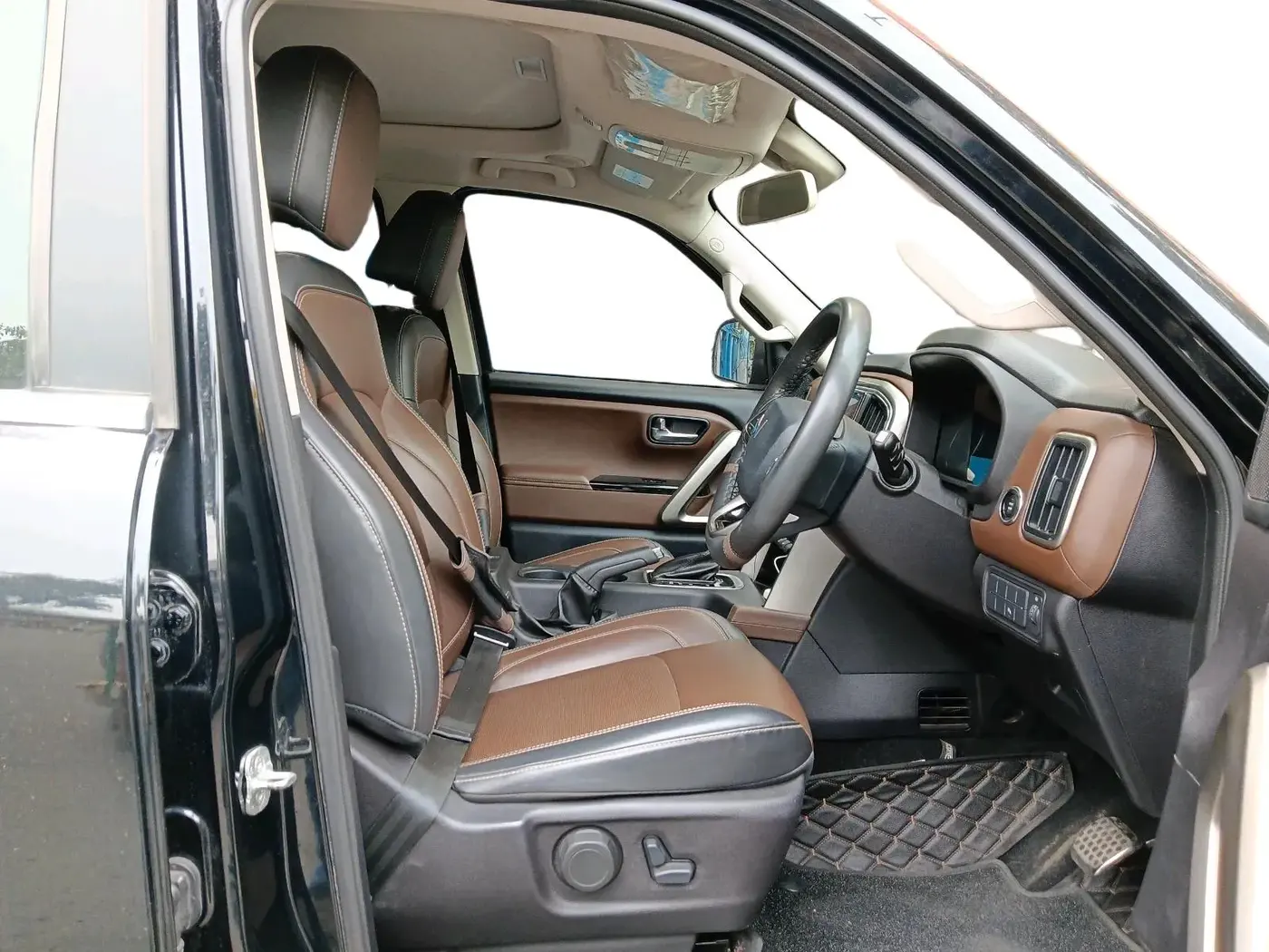 2023 Mahindra SCORPIO-N Z8 L PETROL AT 7 STR, Petrol, Automatic, 30,059 km, interior