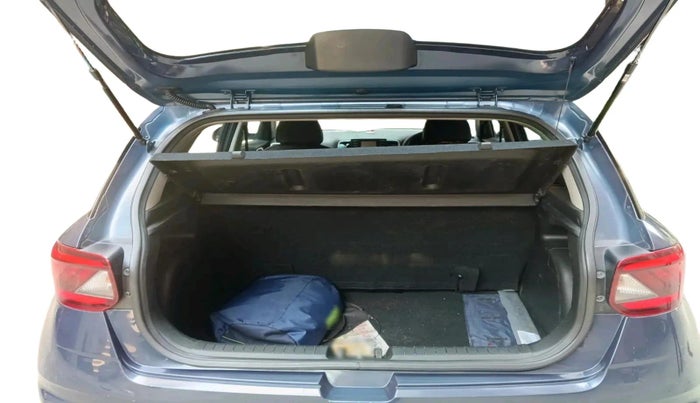 2022 Hyundai VENUE S 1.2, Petrol, Manual, 75,670 km, exterior