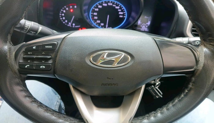 2022 Hyundai VENUE S 1.2, Petrol, Manual, 75,670 km, interior