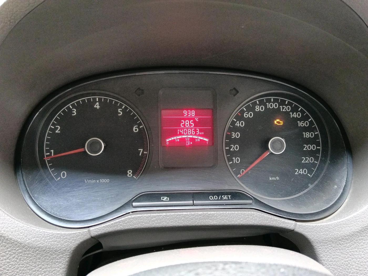 2013 Volkswagen Vento HIGHLINE 1.6 MPI, Petrol, Manual, 1,40,863 km, interior